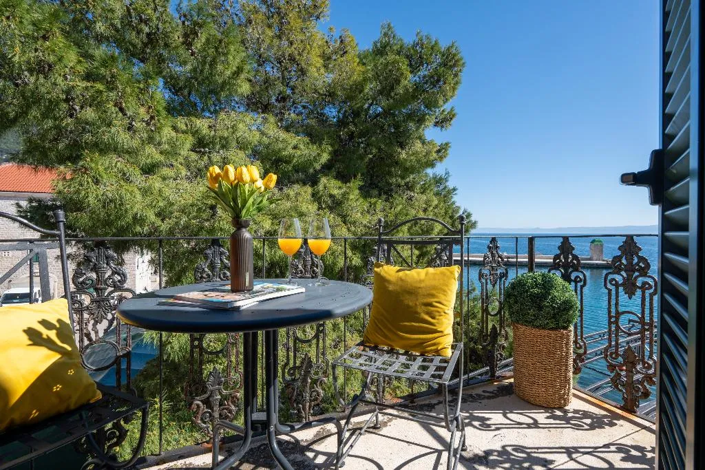 TRIPLE WITH BALCONY Room, Kastil, Split