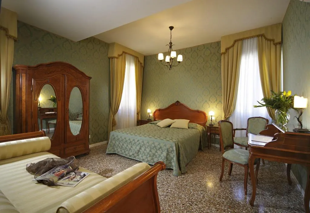 Room, B&B Al Palazzetto, Venice