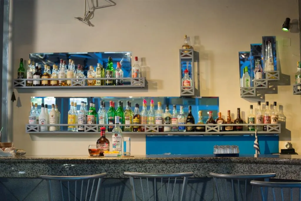 Bar, Roxani, Crete