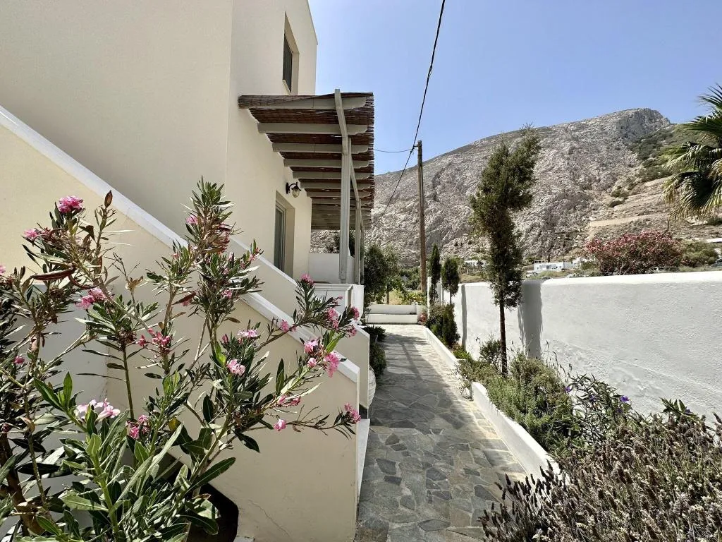 General view, Sail Inn, Santorini