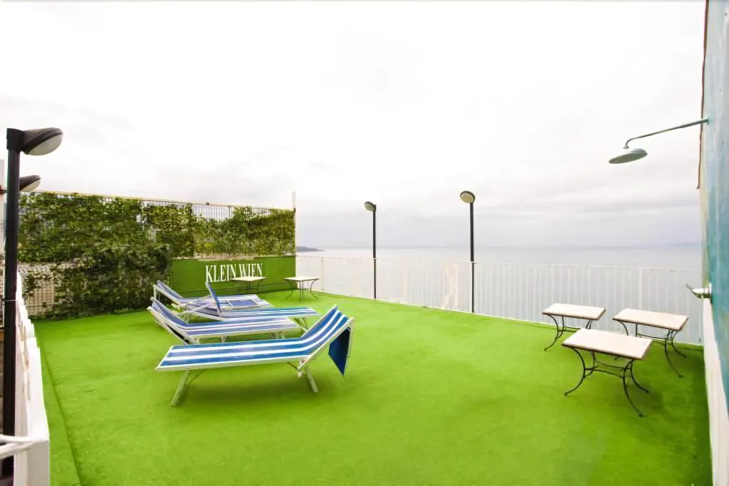 Terrace, Hotel Klein Wien, Naples