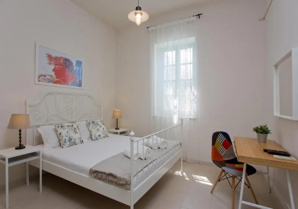 Room, Shongas Inn, Cyprus