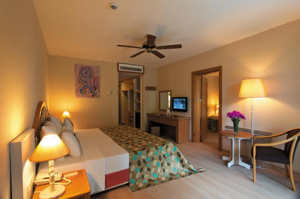 FAMILY ROOM TWO BEDROOMS TWO BATHROOMS Room, Defne Star, Antalya
