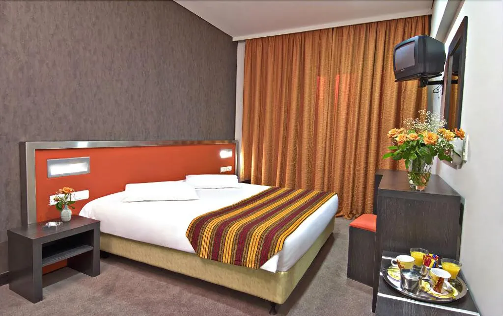 Room, Des Roses, Athens