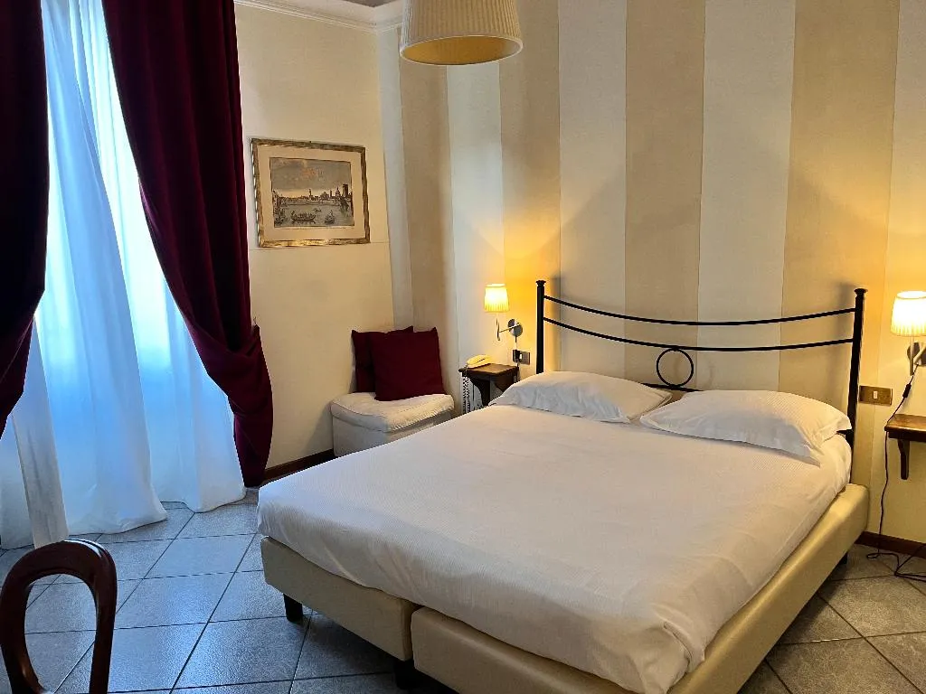 TRIPLE STANDARD Room, Goldoni, Florence