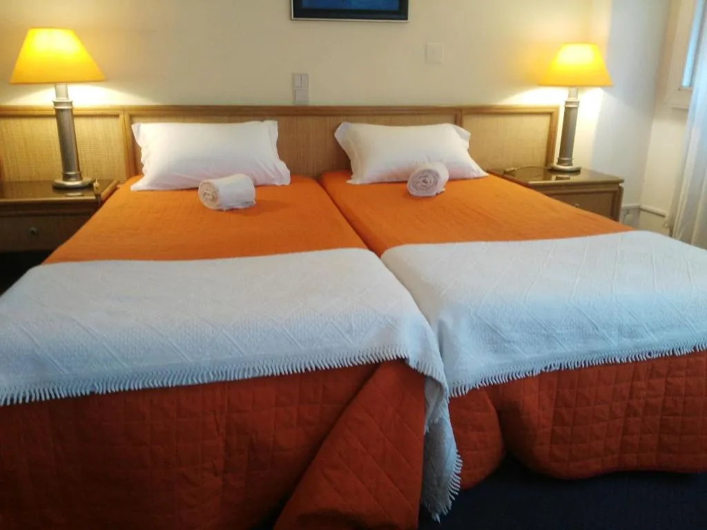 Room, A Ponte, Lisbon