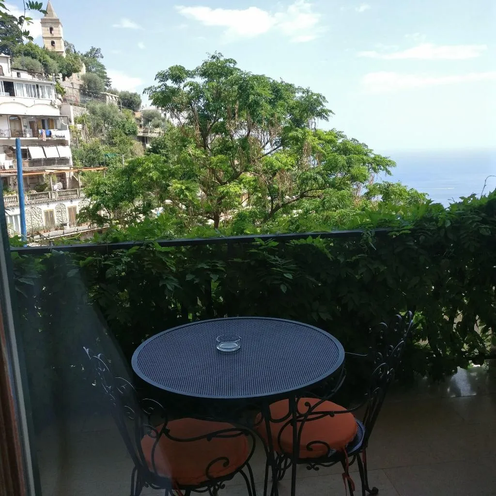 Room, Il Pertuso, Naples