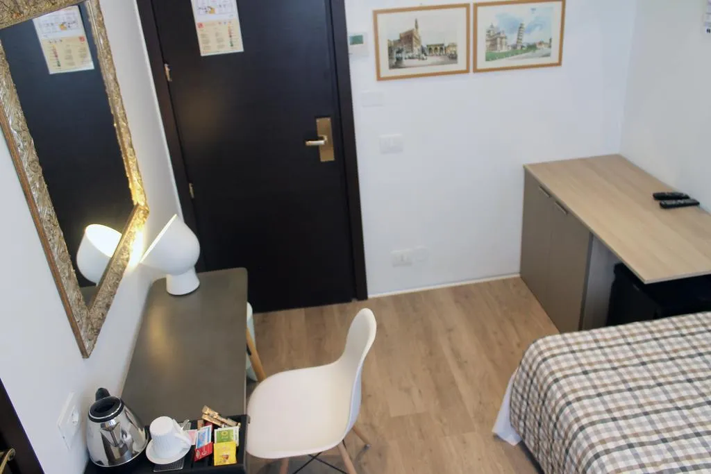 Room, Hotel Bernina Milano, Milan