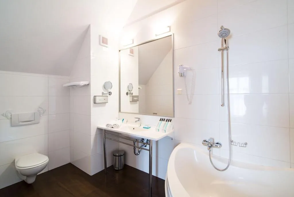 JUNIOR SUITE KING SIZE BED Room, Hanza Hotel, Gdansk