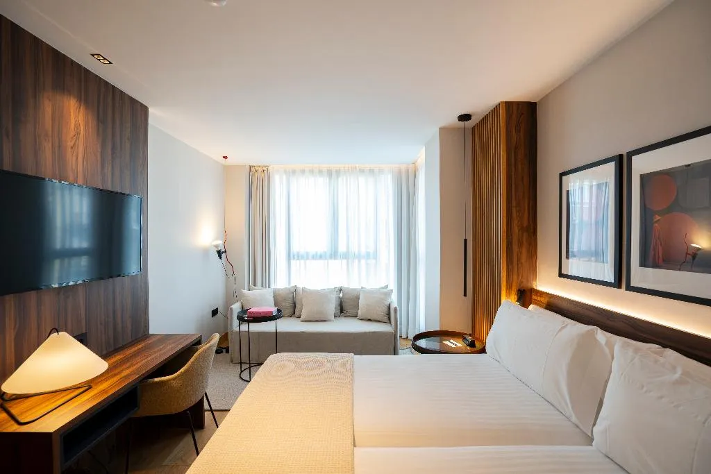 DOUBLE CAPACITY 3 Room, Zenit Borrell, Barcelona