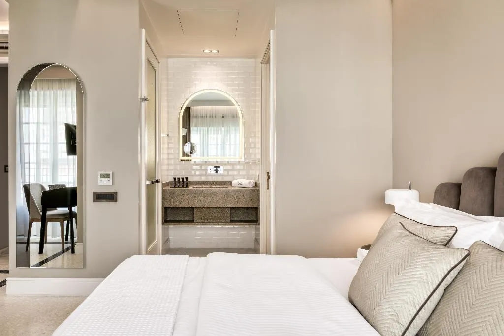 SUITE STANDARD Room, Athenian Foss, Athens