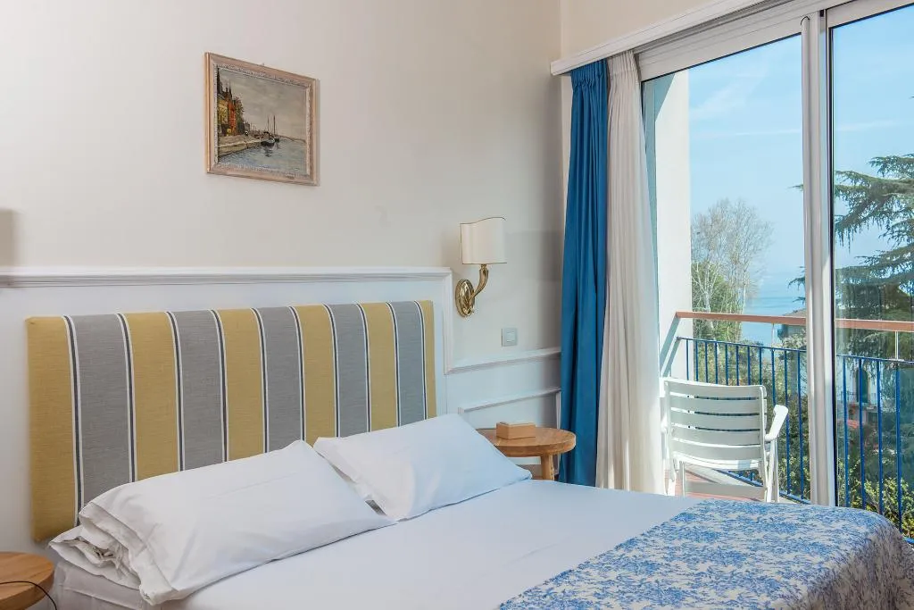 Double or Twin LAKE VIEW Room, Royal Hotel, Milan