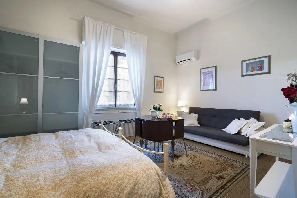 Room, 1900 Artevita, Florence