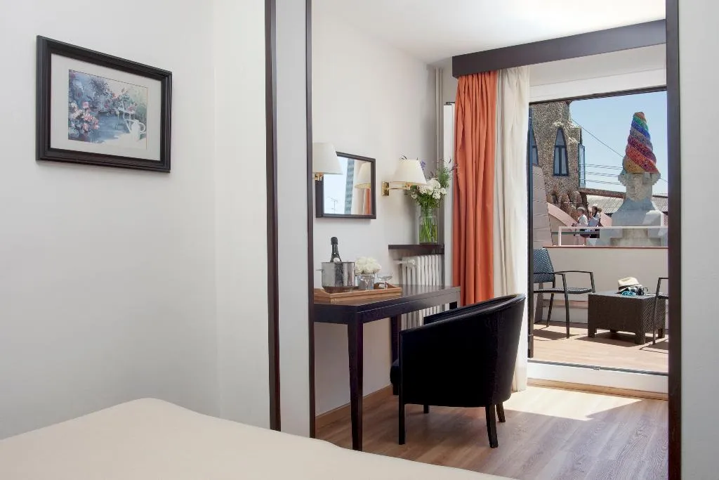 DOUBLE SUPERIOR WITH TERRACE Room, Gaudi, Barcelona