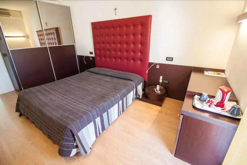 Room, Hotel Vienna, Venice