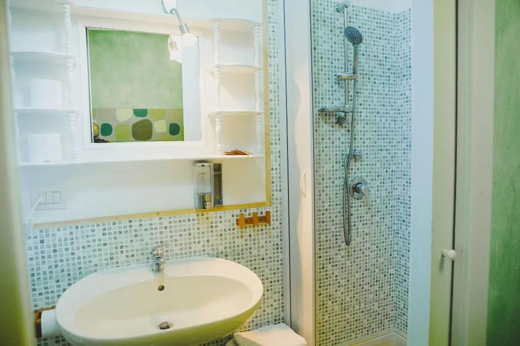 Room, Matlis, Alghero