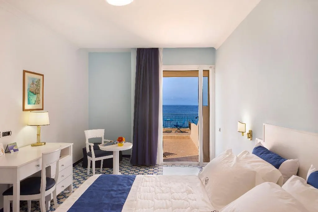 QUADRUPLE FOUR BEDROOMS ONE BATHROOM Room, Hotel Saline Palinuro, Naples