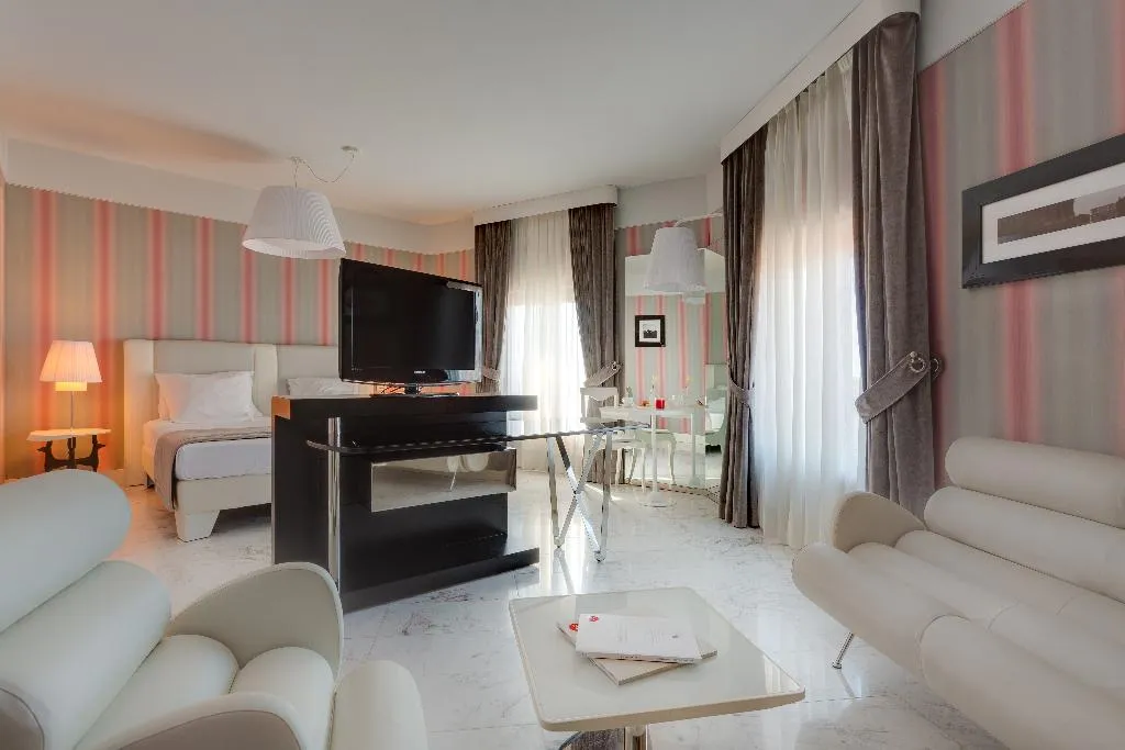 JUNIOR SUITE CLASSIC Room, Grand Hotel Palace Rome, Rome