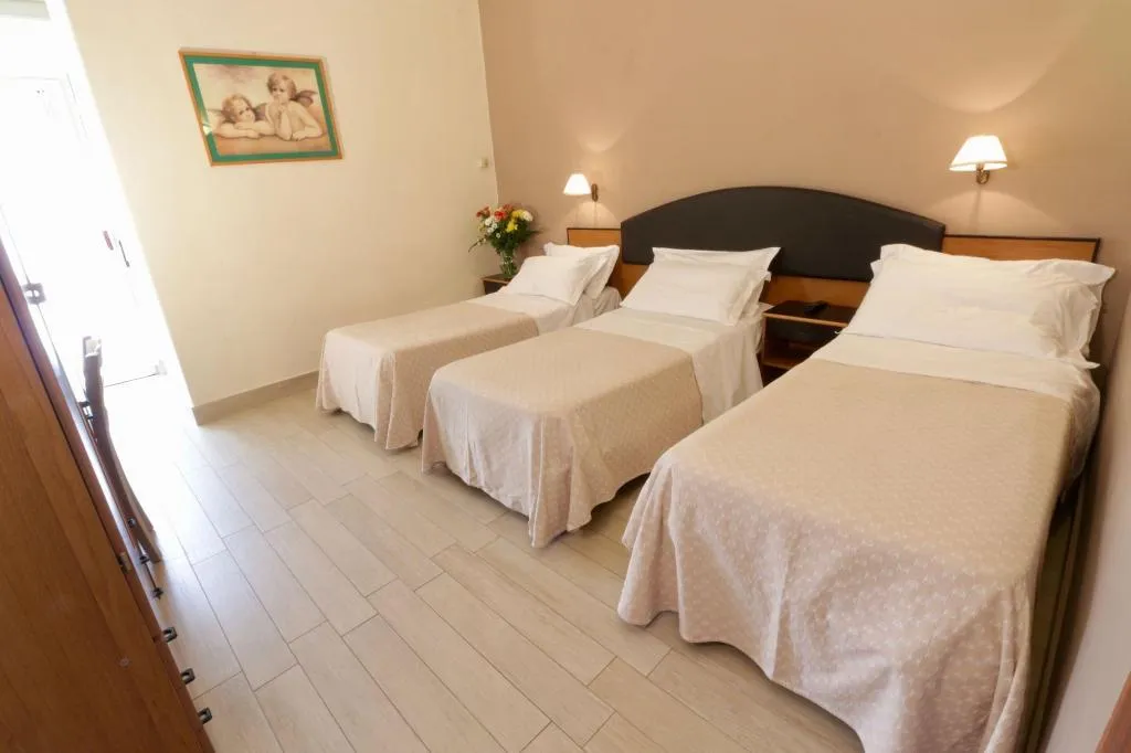 Room, Hotel Fiorentina, Naples