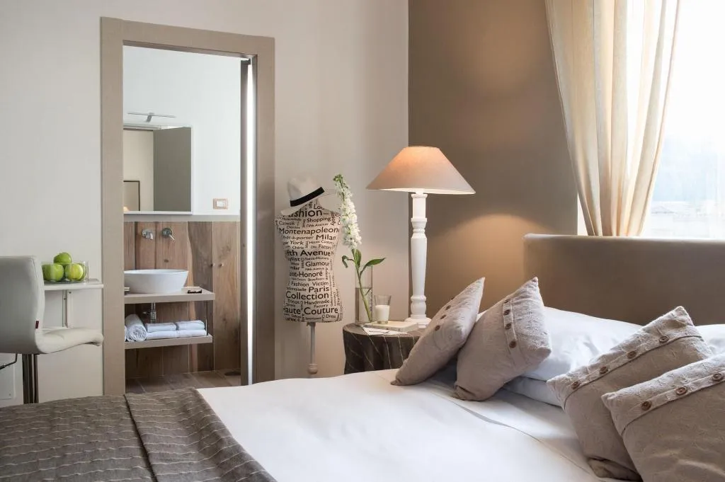 Room, La Maison Des Tout Le Monde, Naples
