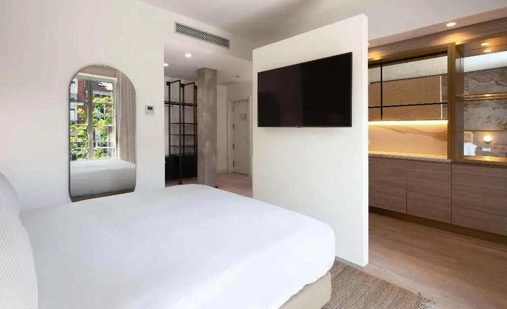 Room, Atocha Hotel Madrid, Tapestry Collection by Hilton, Madrid