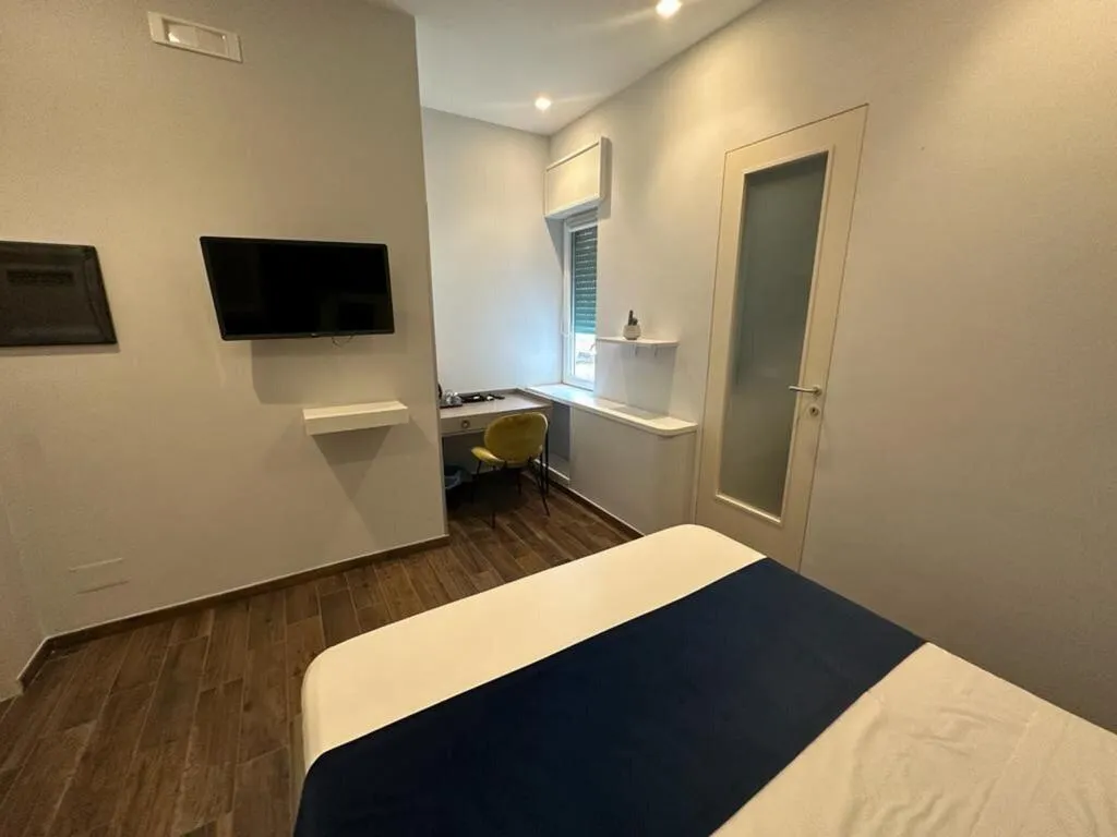 Room, Botanique, Naples