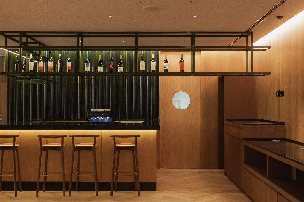 Bar, Lumen Hotel and The Lisbon Light Show, Lisbon