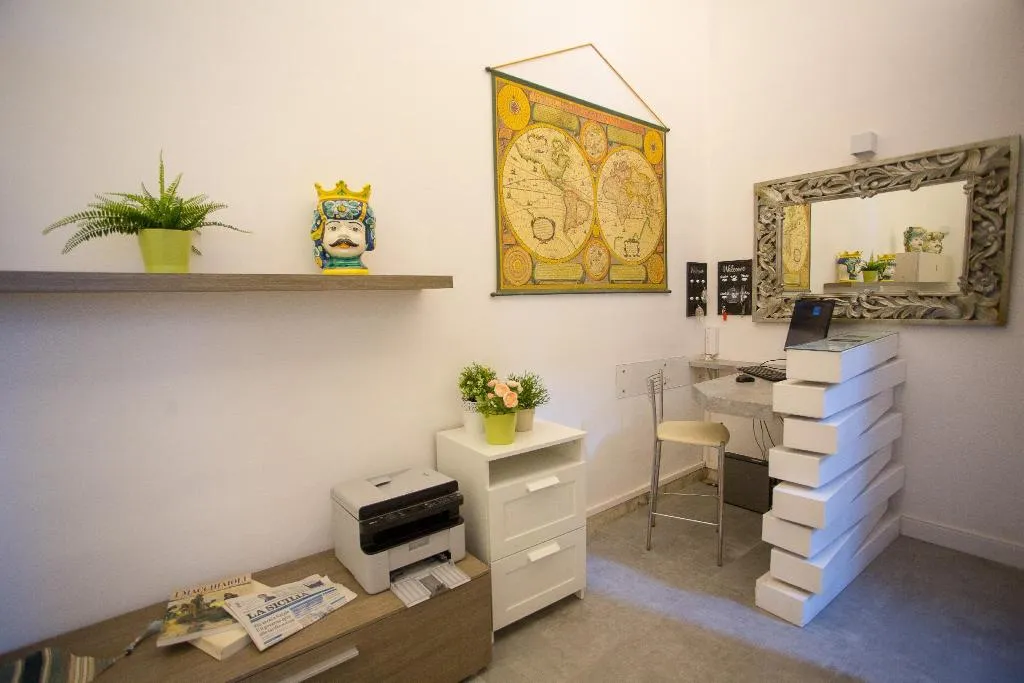 Lobby, B B Palazzo Bruca, Catania