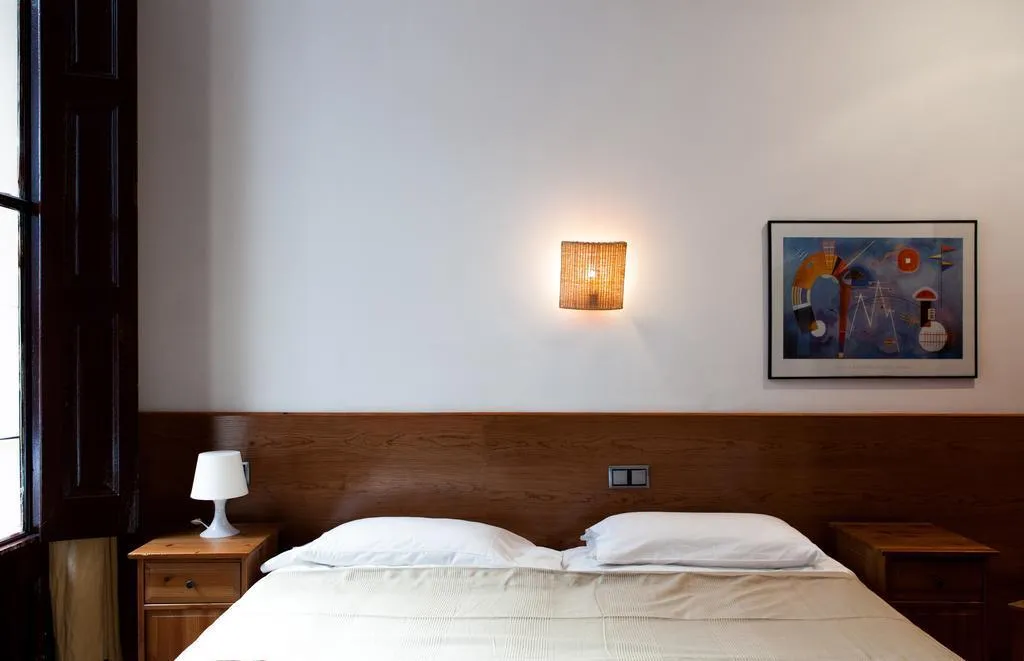 QUADRUPLE STANDARD Room, Studios Pelayo, Barcelona