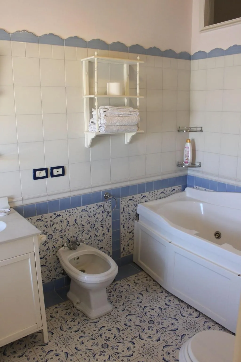 Room, B&B Le Sorelle, Naples