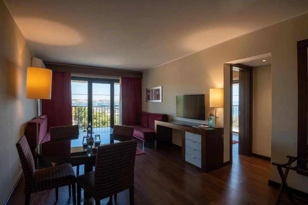JUNIOR SUITE WITH BALCONY Room, Vila Gale Cascais, Lisbon