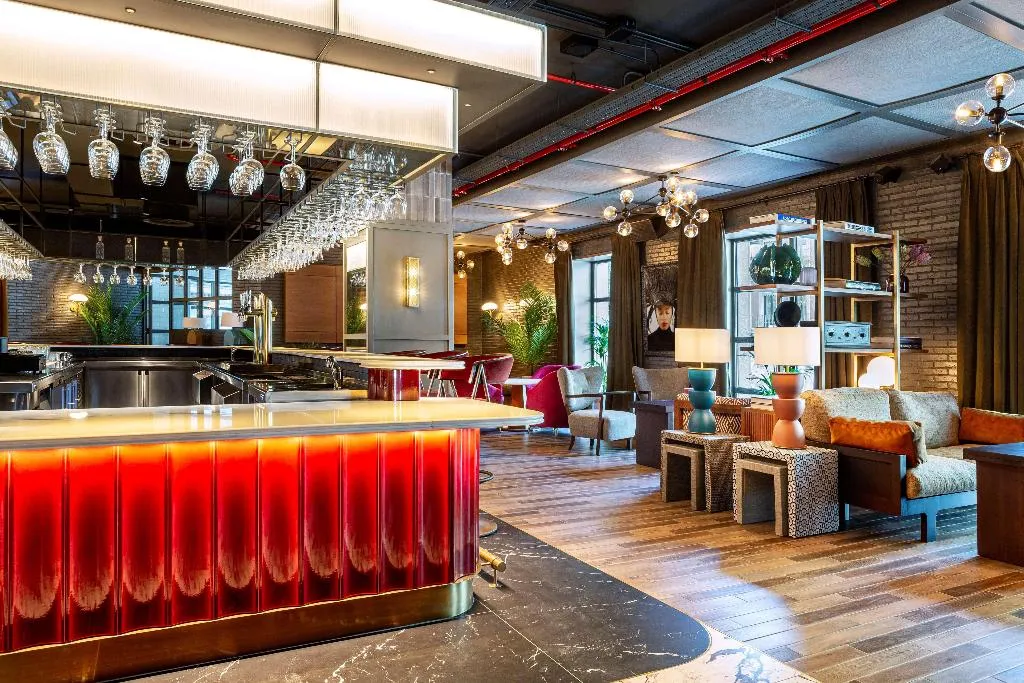 Bar, Radisson RED Madrid, Madrid