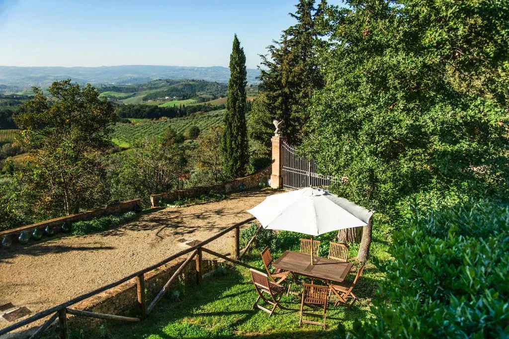 APARTMENT THREE BEDROOMS TWO BATHROOMS Room, Il Paluffo, Florence