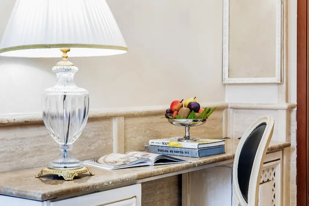 JUNIOR SUITE CITY VIEW KING BED Room, Hotel Barocco, Rome
