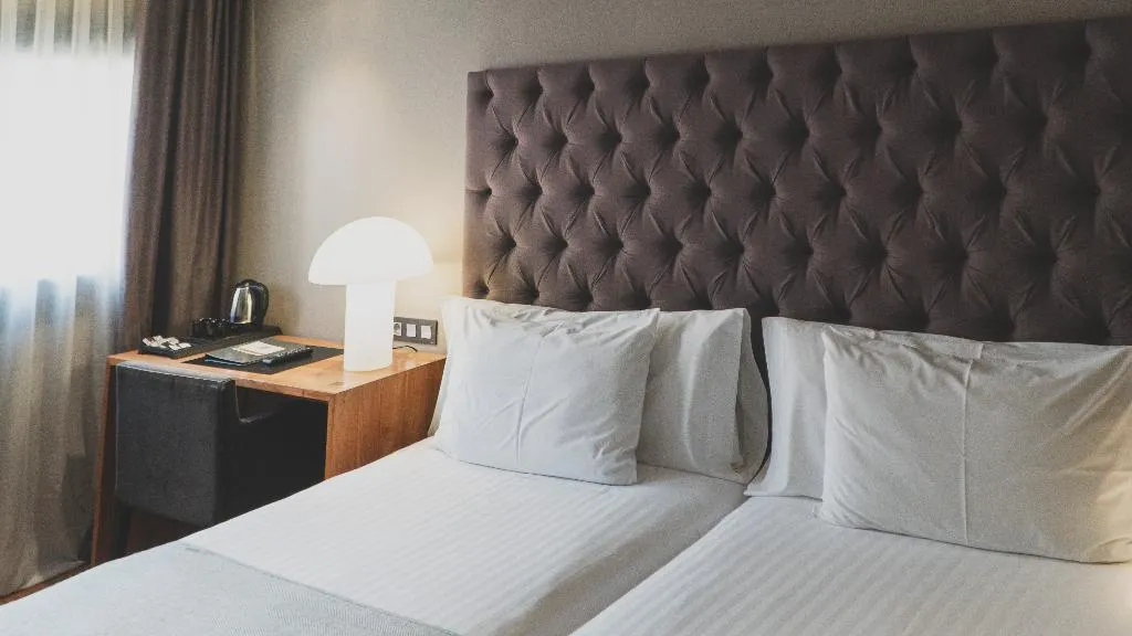DOUBLE STANDARD Room, Zenit Abeba, Madrid