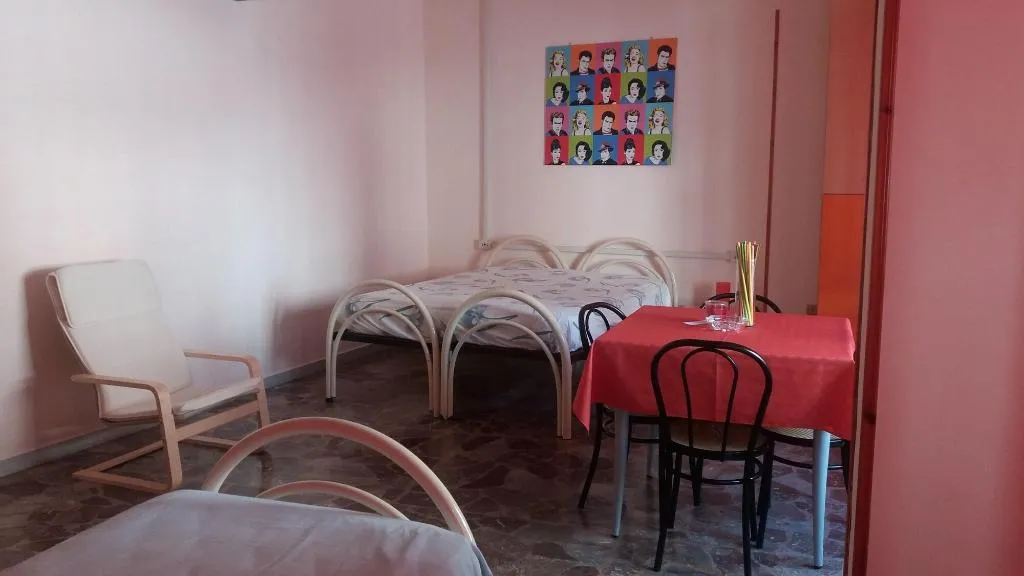 Room, B&B Central City, Naples