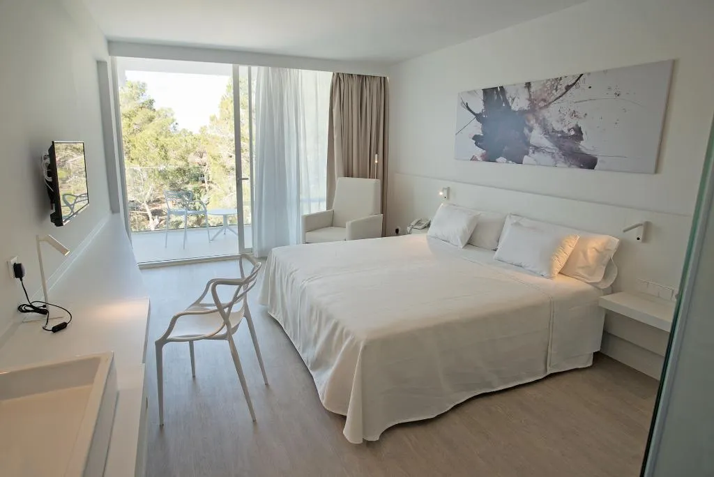 DOUBLE DELUXE GARDEN VIEW Room, Els Pins Resort & Spa, Ibiza