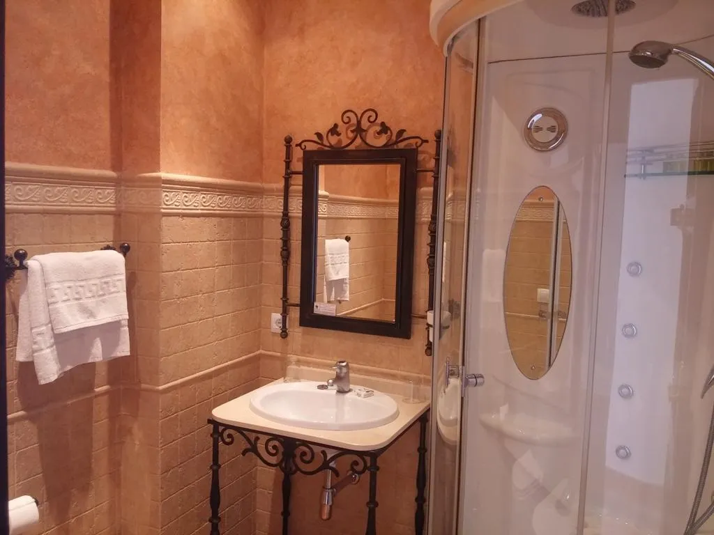 DOUBLE STANDARD Room, Vega de Cazalla, Seville