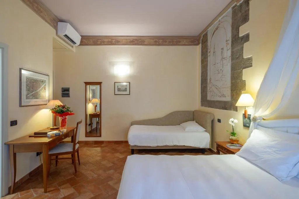 TRIPLE SUPERIOR WITH DOUBLE BED Room, Davanzati, Florence