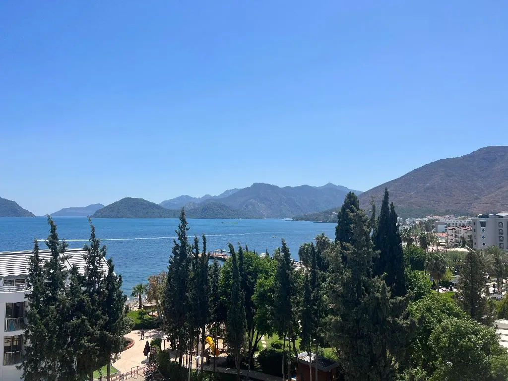 Terrace, Kayamaris, Dalaman