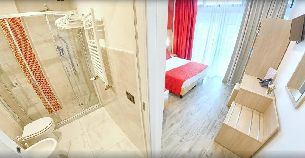 Room, Luxor Florence, Florence
