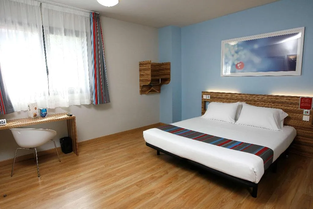 DOUBLE CAPACITY 2 Room, Travelodge Madrid Metropolitano, Madrid