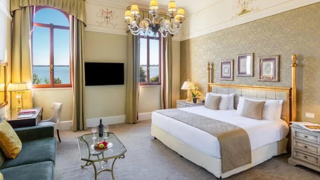 JUNIOR SUITE LAGOON VIEW Room, San Clemente Palace, Venice