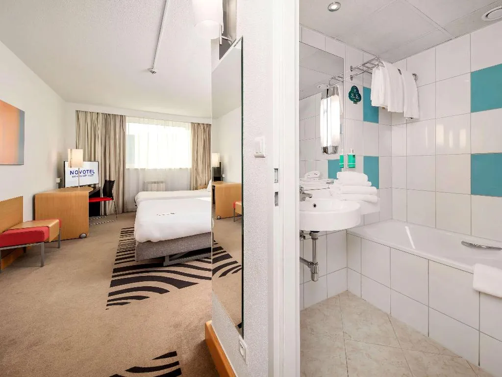 DOUBLE SUPERIOR Room, Novotel Krakow City West, Krakow