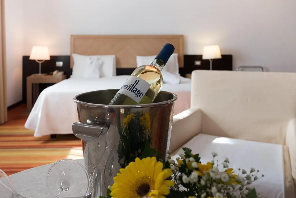 JUNIOR SUITE STANDARD Room, Geovillage Olbia Sport & Convention Resort, Olbia