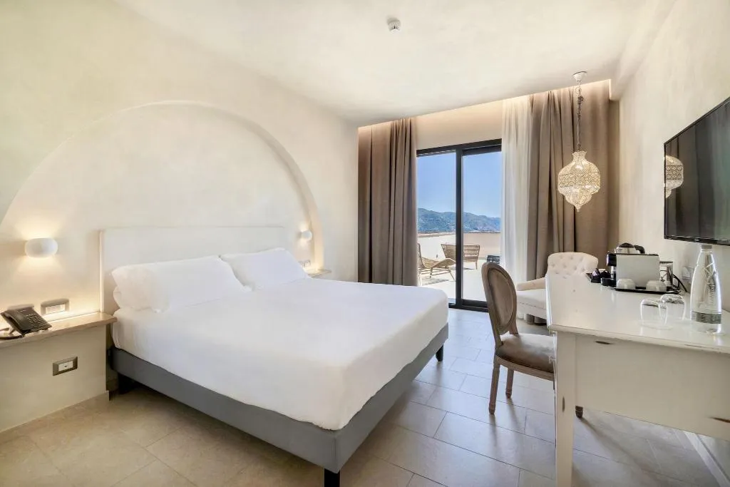 Double or Twin SUPERIOR SEA VIEW Room, Villa Fiorita, Taormina