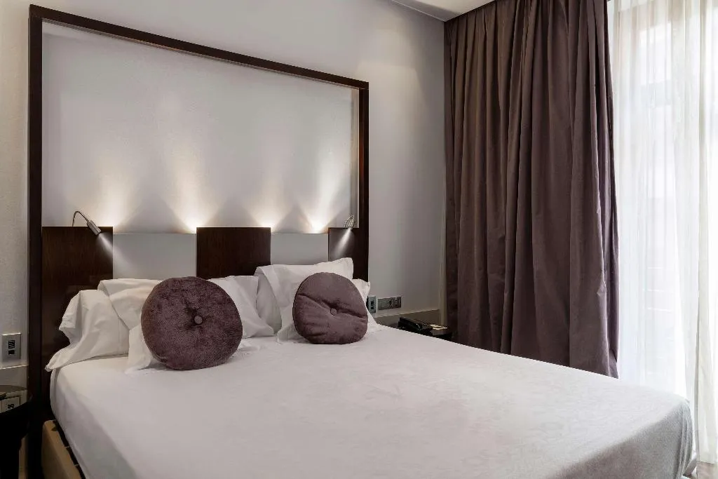 DOUBLE SINGLE USE PREMIUM Room, Vincci Palace, Valencia