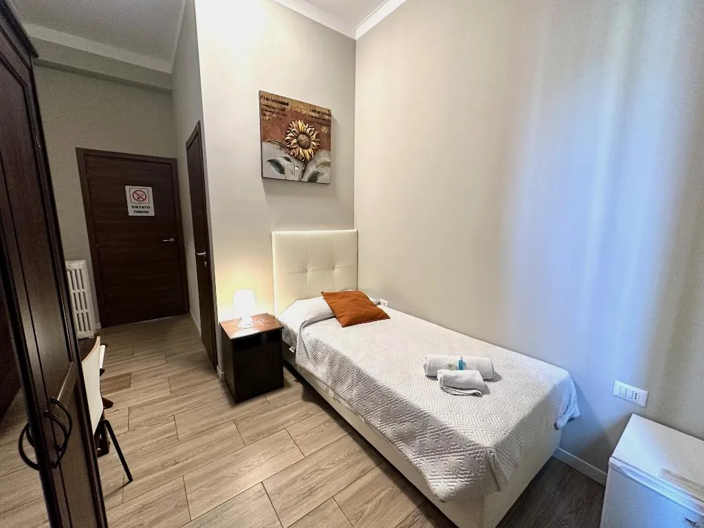 SINGLE STANDARD Room, Hotel Golden Milano, Milan