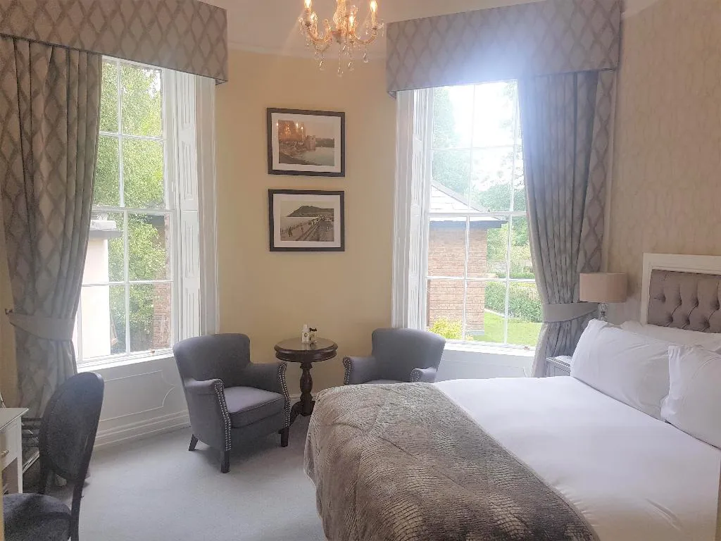 DOUBLE STANDARD Room, Staunton's on the Green, Dublin