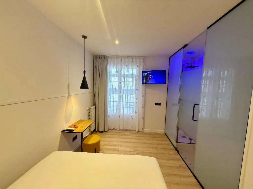 DOUBLE WITH BALCONY WITH VIEWS Room, Mucho Madrid, Madrid